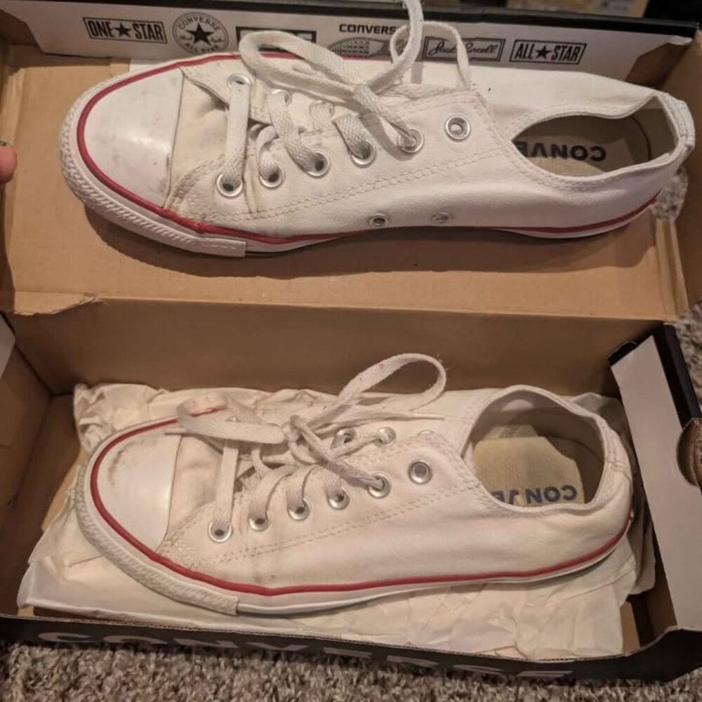Converse Chuck Taylor All Star Lo-Tops – Optical White – Size 9 Women’s / 7 Men’